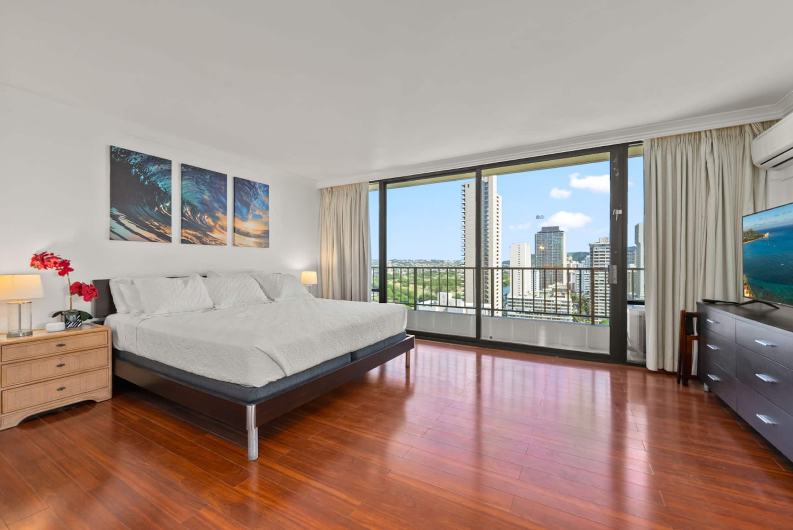*Honu Hale: Penthouse 2 BDR Ocean View Waikiki* - Image 6