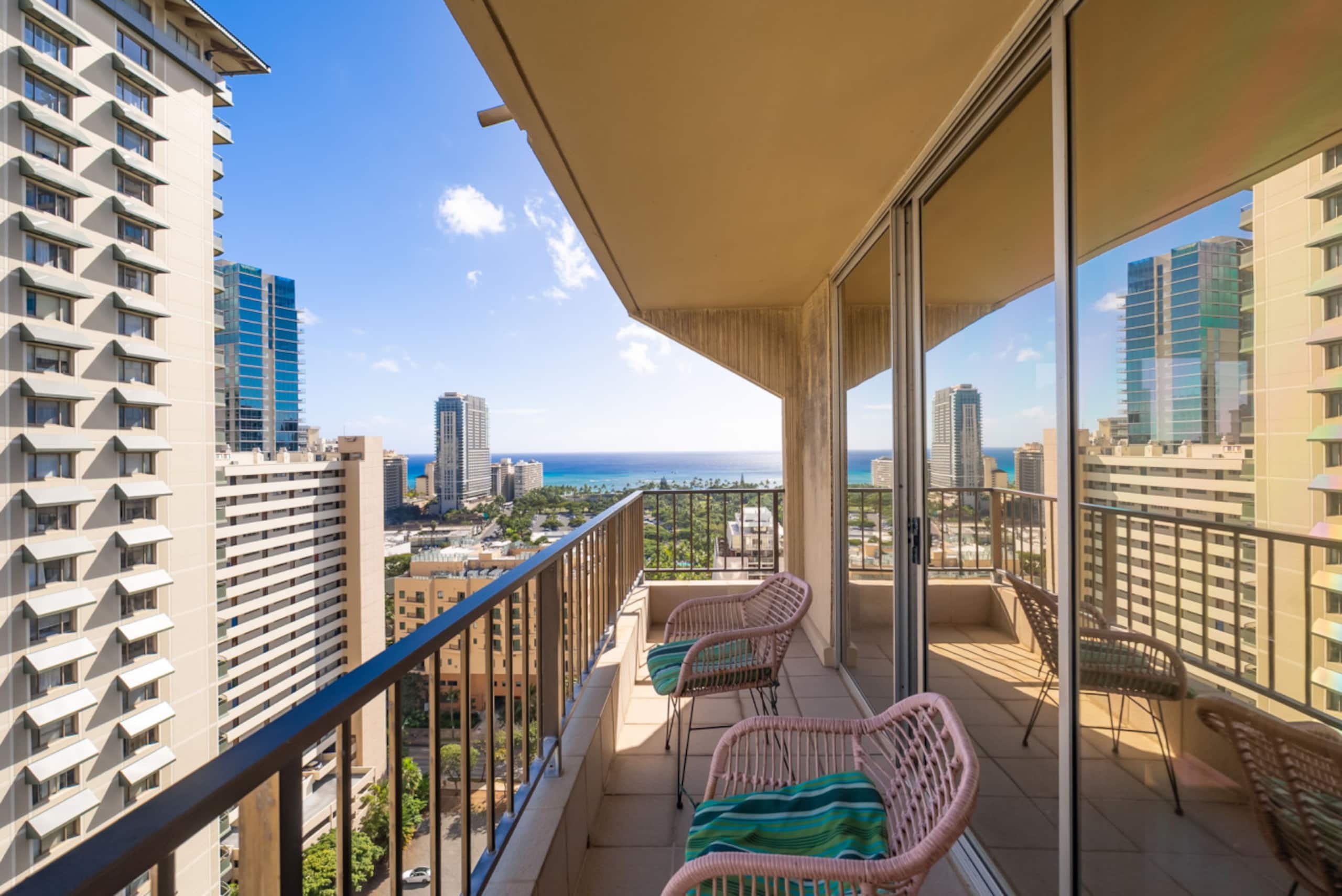 *Honu Hale: Penthouse 2 BDR Ocean View Waikiki* - Image 45