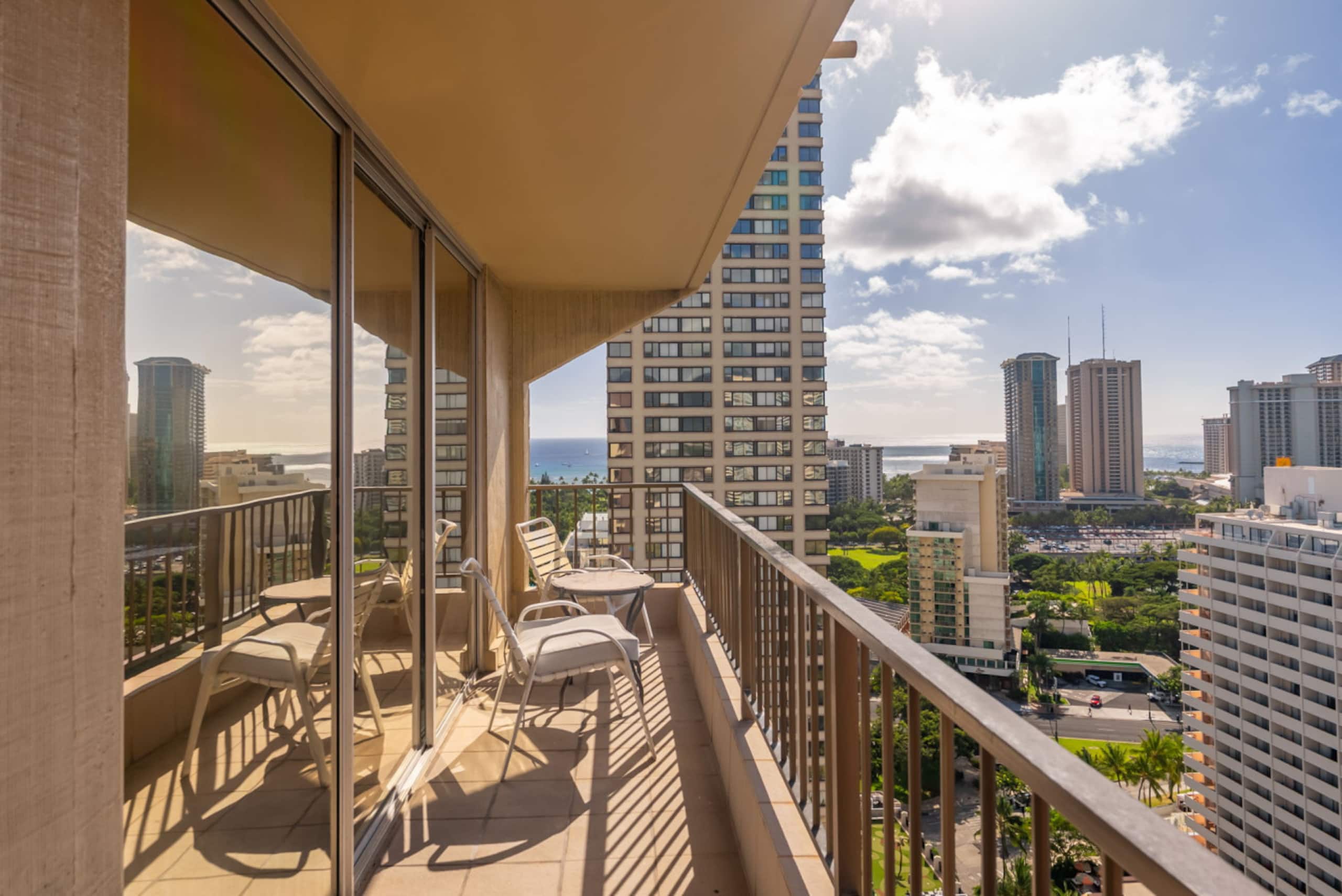 *Honu Hale: Penthouse 2 BDR Ocean View Waikiki* - Image 53