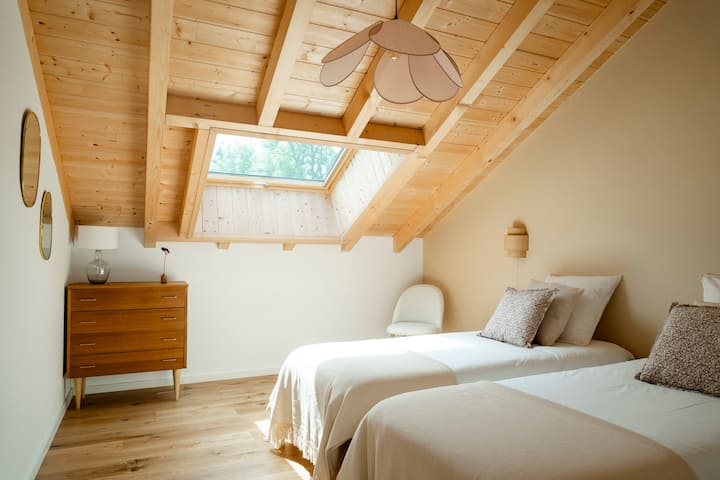 Spálňa 2 jednolôžka – Chata 8 osôb – L'authentique – Station des Rousses