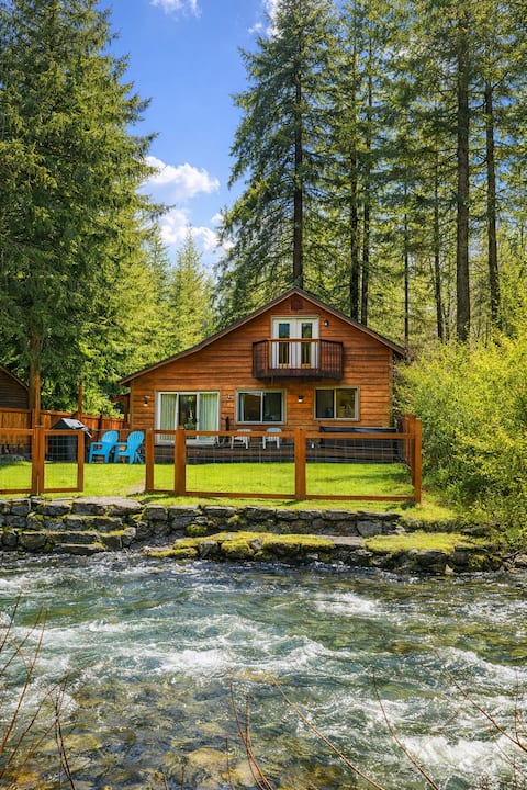 Rainier Creek Cabin: HotTb-GameRm-EV-WiFi-Sauna