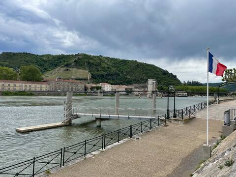 La Batellerie de Tain l 'Hermitage, view of the Rhone