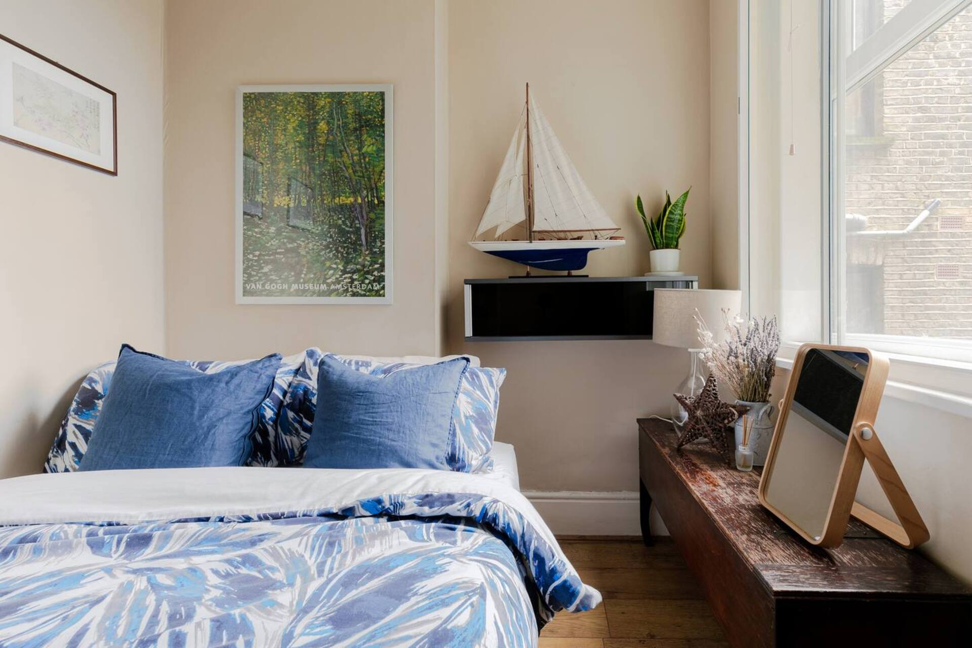 Cozy Pied-à-Terre just a stone's throw from the Metro.