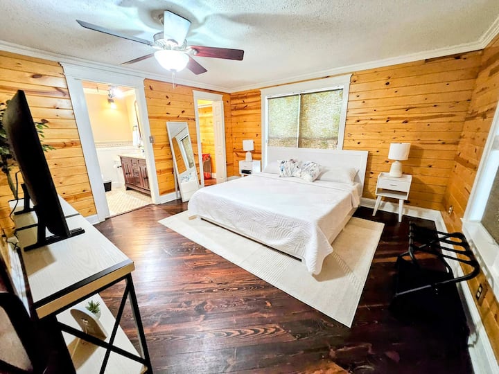 First Bedroom with King Bed, Memory Foam Mattress, Walk-in Closet, En Suite Full Bathroom & 50 inch TV including 100+ channels of Live TV streaming from YouTube TV + HBO