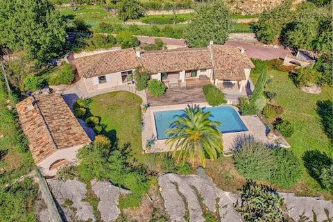 Villa Aqui – Elegance & peace with pool