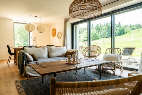 Top Airbnb: Stone farmhouse • nature views • charming stay in Diocèse De Saint Claude