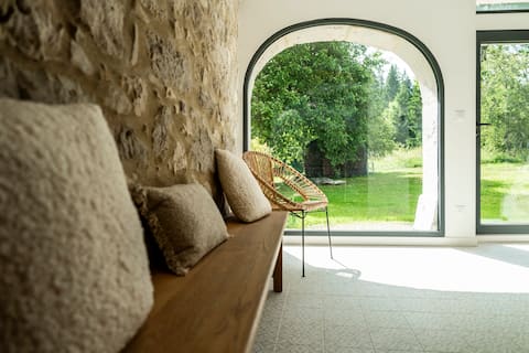 Stone farmhouse • nature views • charming stay