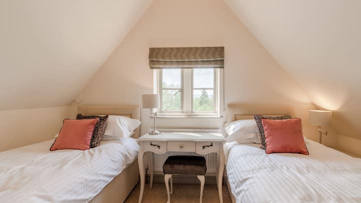 Bedroom Five, Old Laundry, Bolthole Retreats