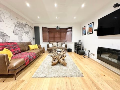 Top performing Airbnb: Tranquil Retreat Spacious 4-Bedroom Family Home in Moortown