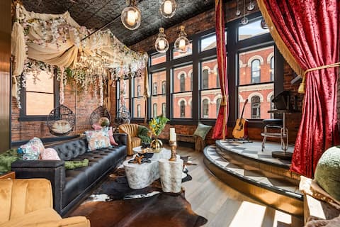 The Songbird - Luxury Penthouse, Walk to Broadway