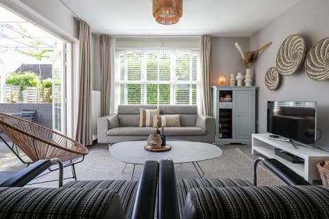 Popular Airbnb listing: Hello Zeeland - vacation home De elf Boompjes 64 in Wijk 05 Bruinisse