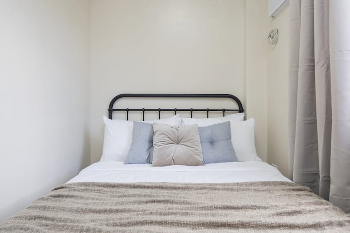 ห้องนอน 1 พร้อมเตียงคู่