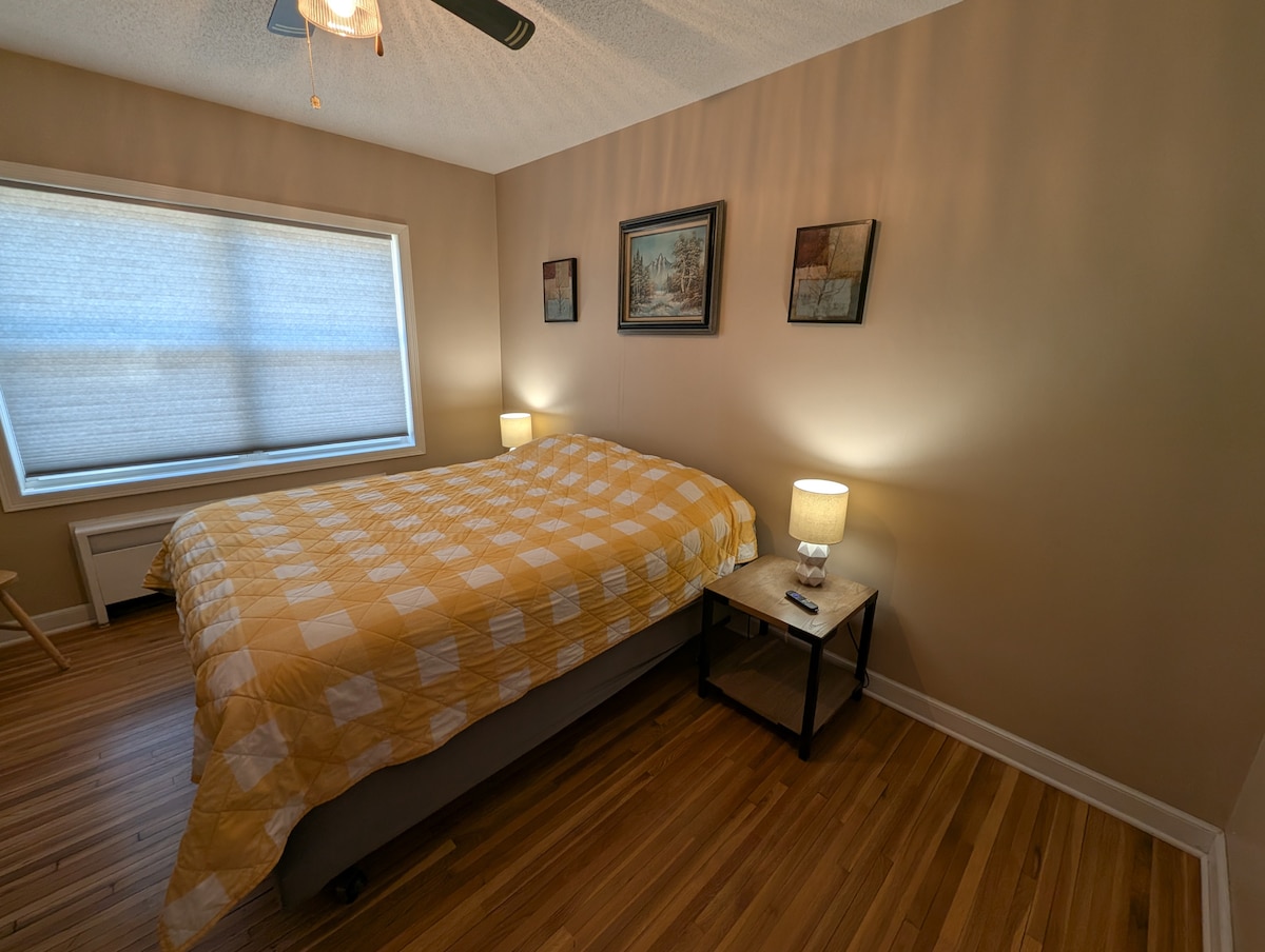 Queen Bed - Main Level Bedroom #2