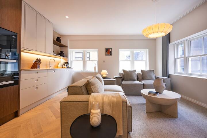 Luxurious 2 bed flat in Covent Garden gallery image 3