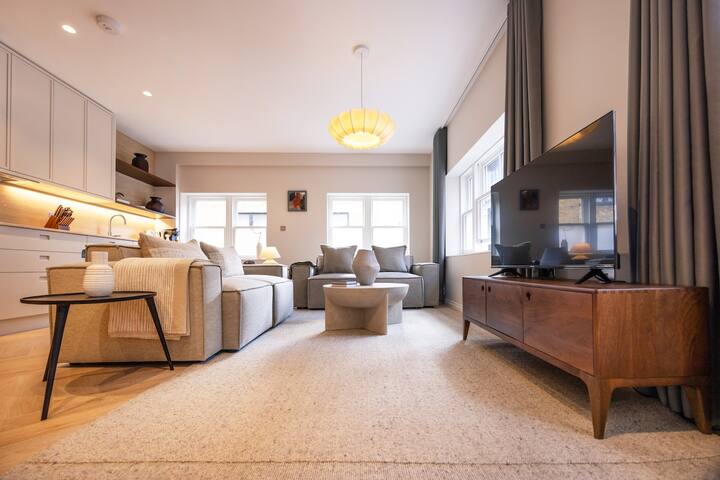 Luxurious 2 bed flat in Covent Garden gallery image 2