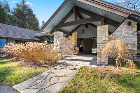 Baileys Harbor Lakefront Mid-Century Modern for 8