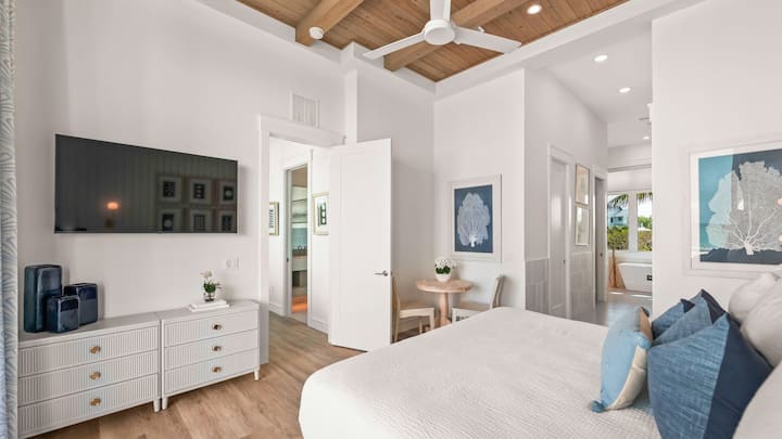 Master Bedroom -  En-Suite Master Bathroom - Large Soaking Tub - Walk in Shower - Dual Vanity