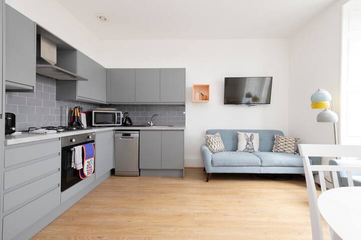 Bright Top Floor 3 Bed 2 Bath gallery image 2