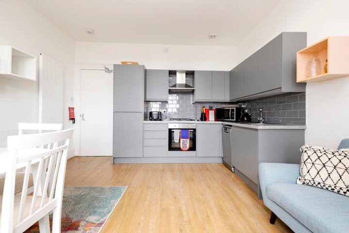 Bright Top Floor 3 Bed 2 Bath gallery image 4