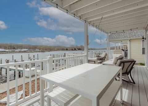 Waterfront home - river view, community pool, hot