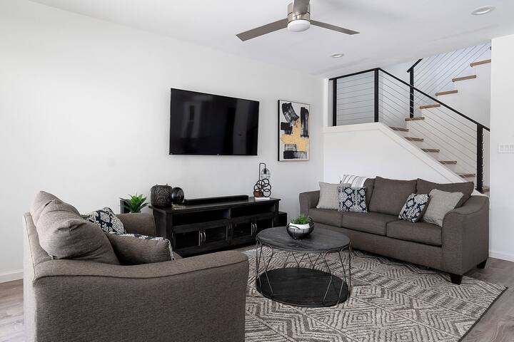 Family Retreat Heated Pool & Hot Tub Near Downtown gallery image 4