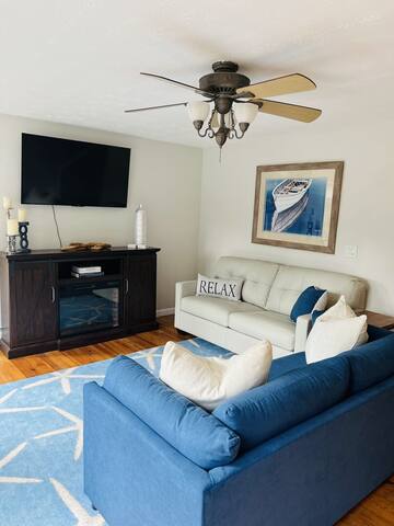 Three bedroom home with pool, dogs considered gallery image 3