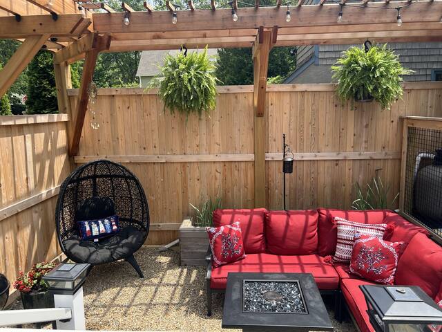 Three bedroom home with pool, dogs considered gallery image 2