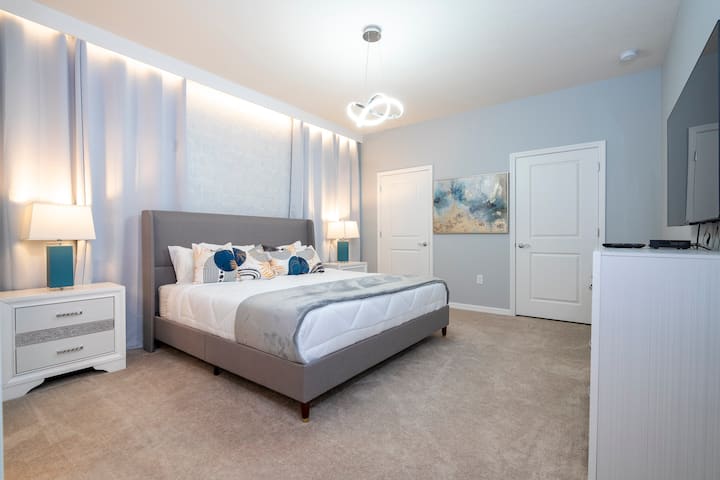 Spálňa 2: vlastná kúpeľňa s manželskou posteľou King