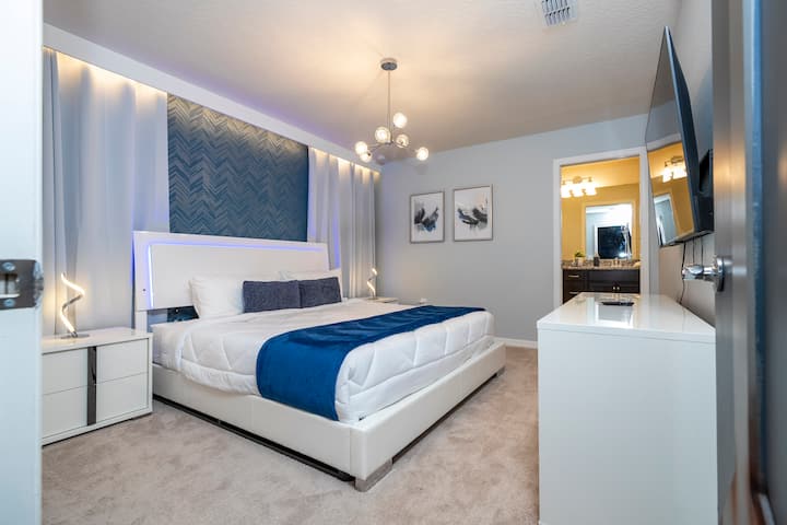 Spálňa 3: vlastná kúpeľňa s manželskou posteľou King