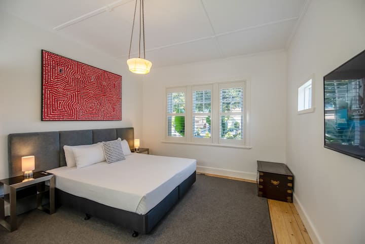 Spálňa štyri

Možnosť jedného alebo dvoch slobodných manželov

42-palcováinteligentná televízia