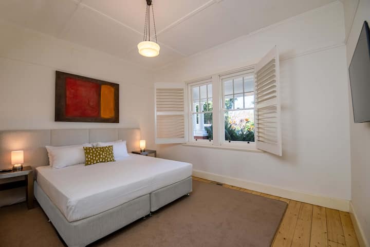 Spálňa päť

Možnosť jedného alebo dvoch slobodných manželov

42-palcováinteligentná televízia