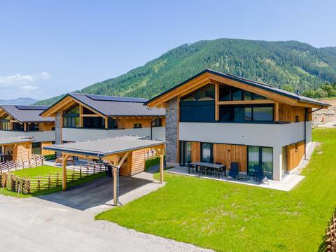 Very spacious ski in-ski out chalet with a sauna