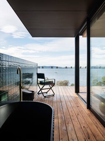 ‘Sydney’ – Waterfront penthouse in Battery Point gallery image 4