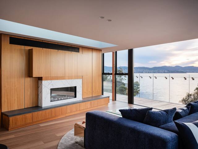 ‘Hobart’ – Penthouse with private heated pool gallery image 4