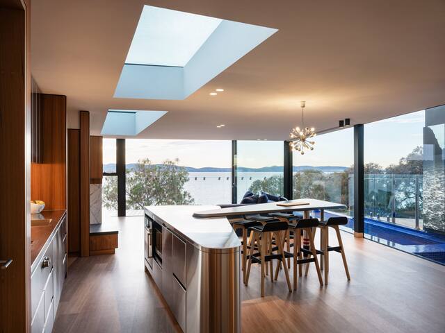 ‘Hobart’ – Penthouse with private heated pool gallery image 2