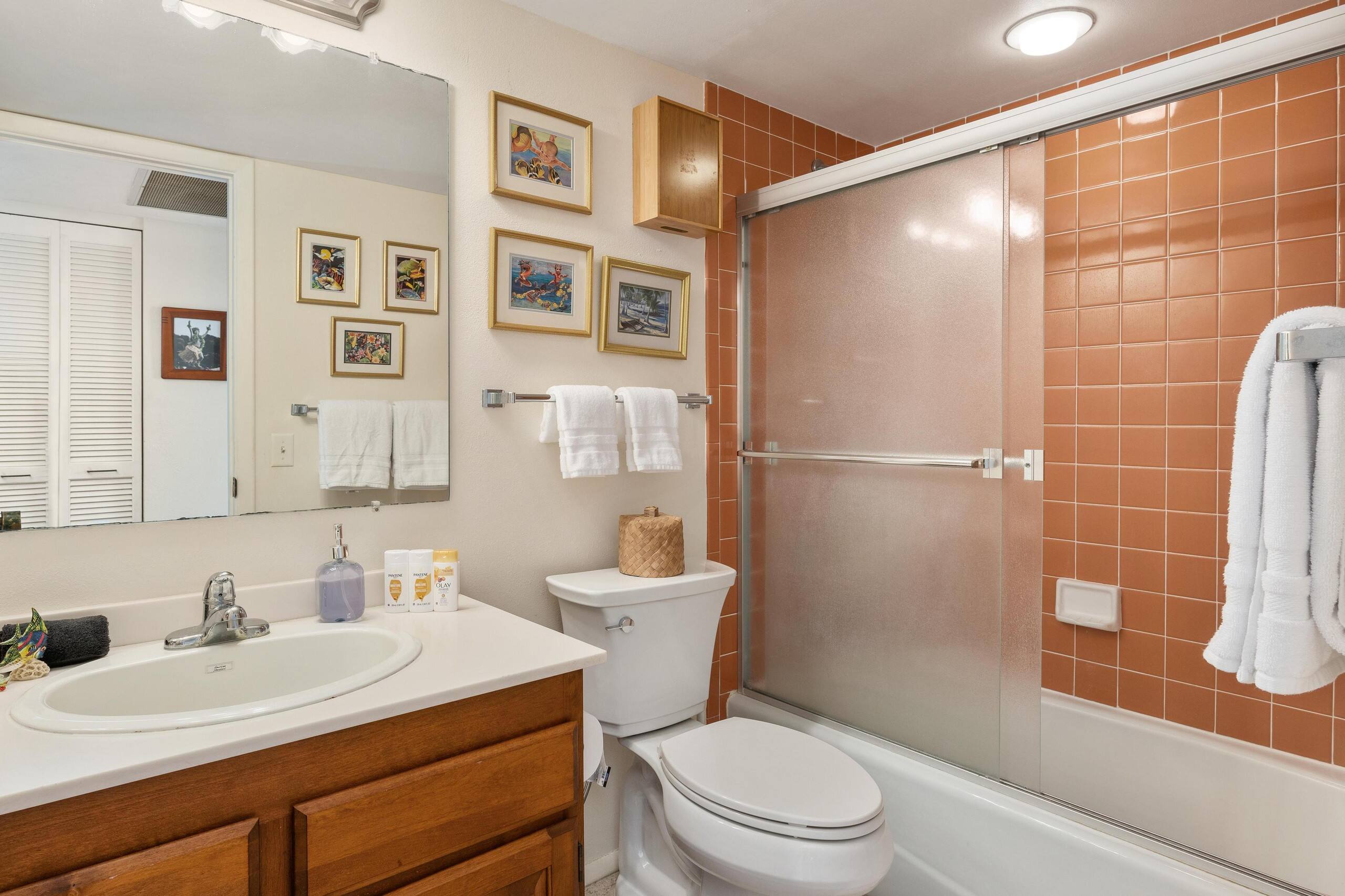 Beachfront 2BR across Magic Sands Beach - Photo 25