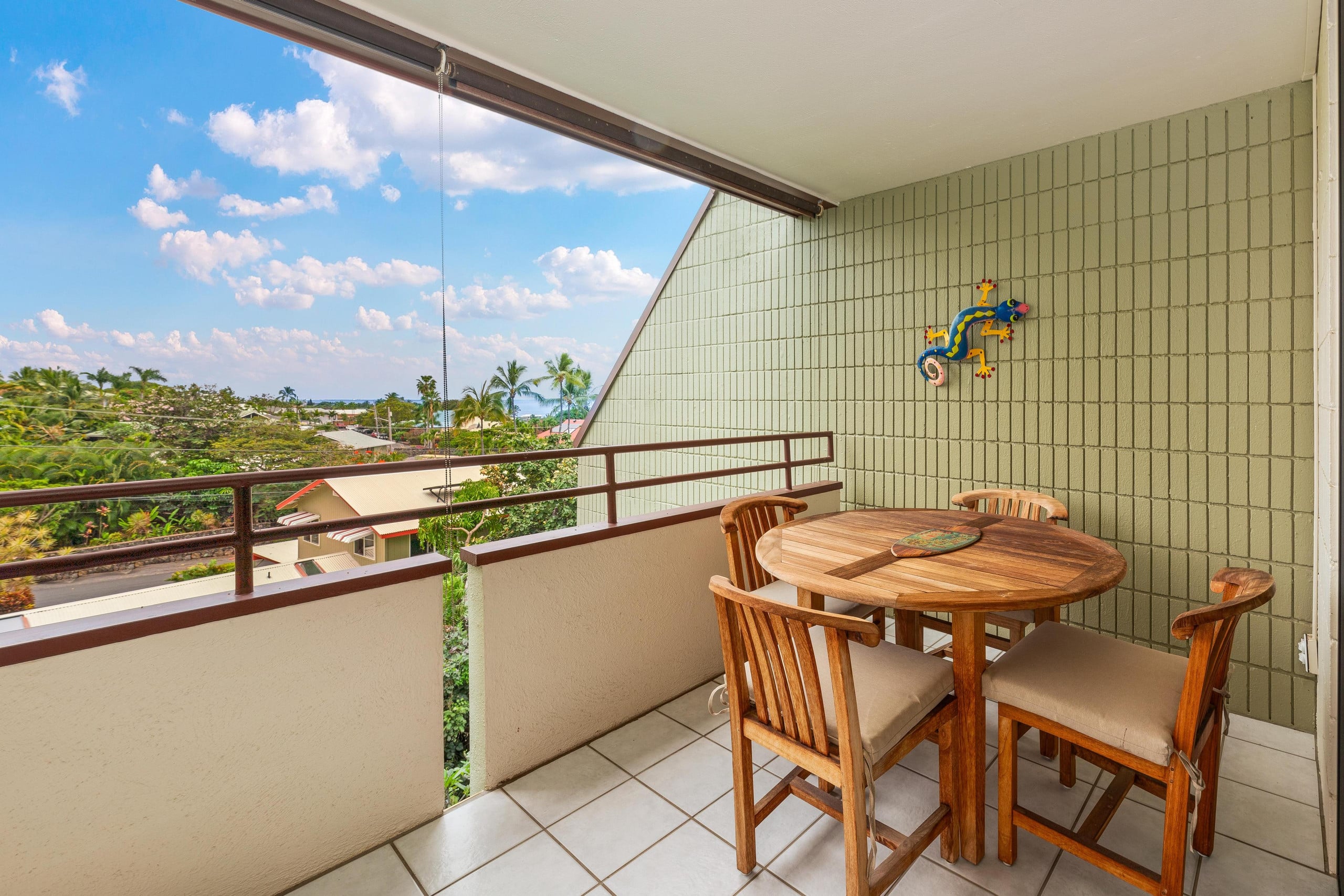 Beachfront 2BR across Magic Sands Beach - Photo 29