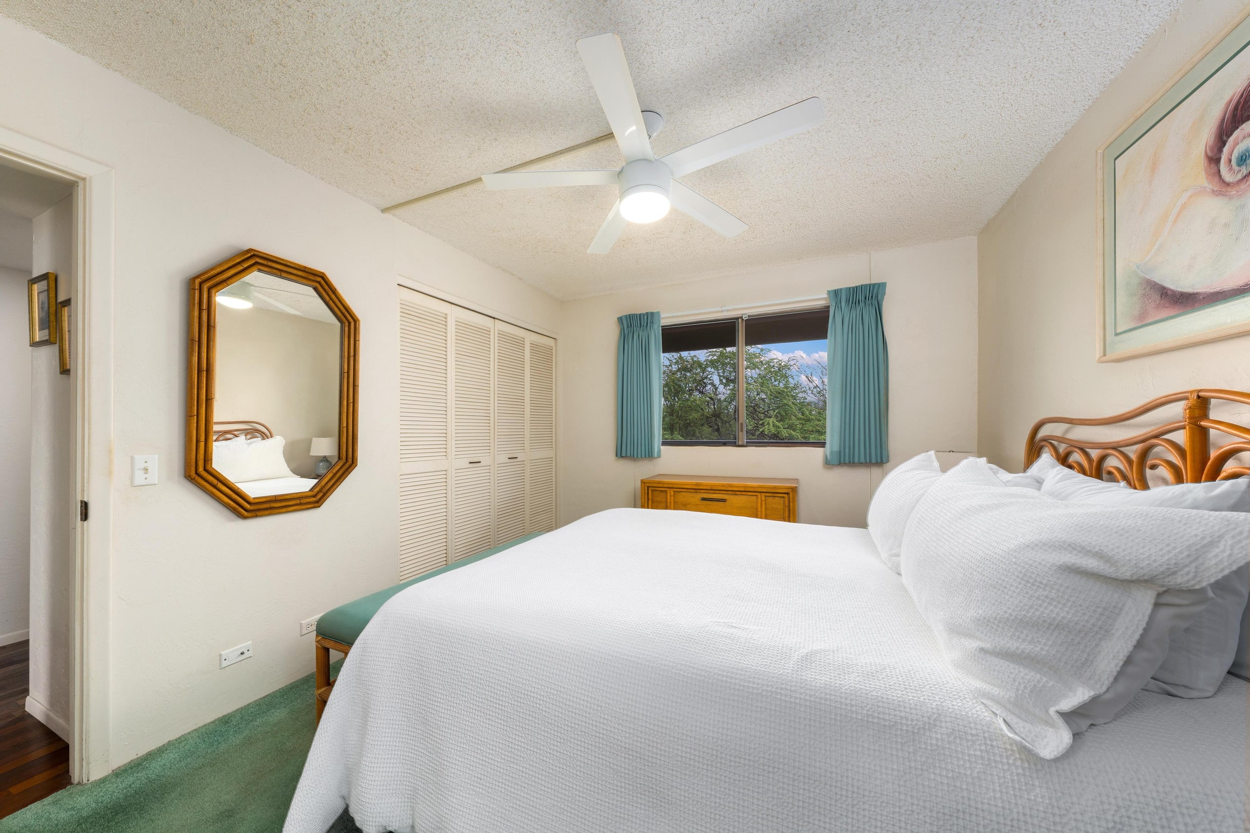 Beachfront 2BR across Magic Sands Beach - Photo 18