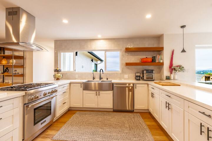 Outdoor Paradise-Mt Soledad-Pool-Hot Sauna-Views! gallery image 3