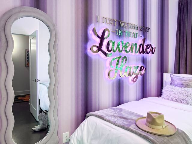 Welcome Lyric Lounge! RoofTop Deck,Perfect For CMA gallery image 4