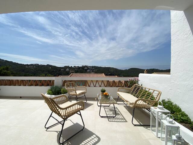 Semi-detached house with swimming pool for rent in gallery image 4