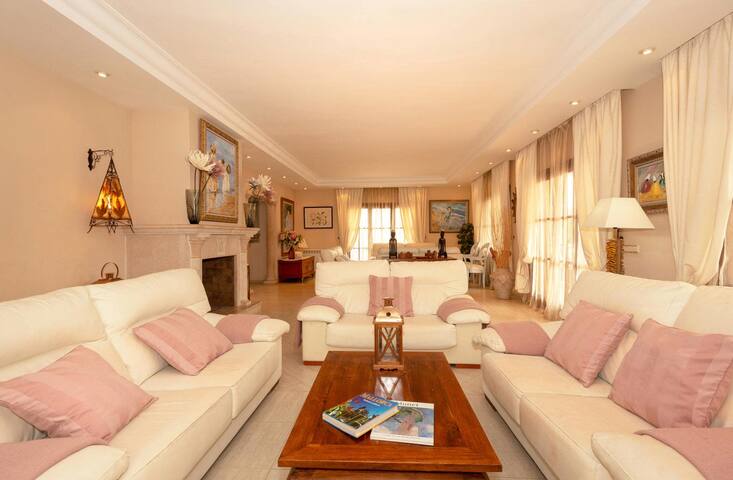 Oliveres gallery image 3