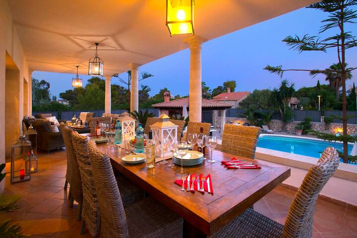 Oliveres gallery image 2