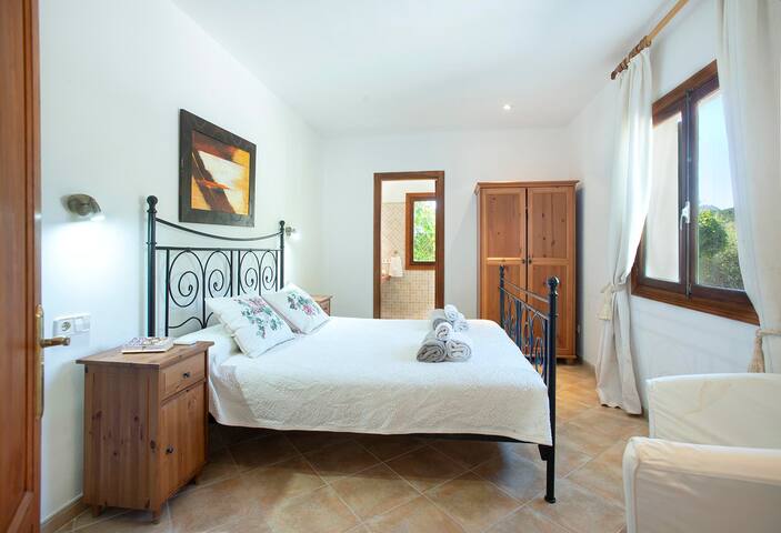 C’an Pontarro by Vintage Travel gallery image 4