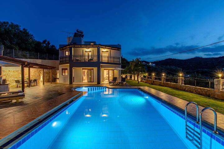 Anna by Vintage Travel