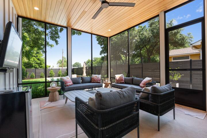 Zilker Home, Heated Pool, Hot Tub, Walkable, EV gallery image 3