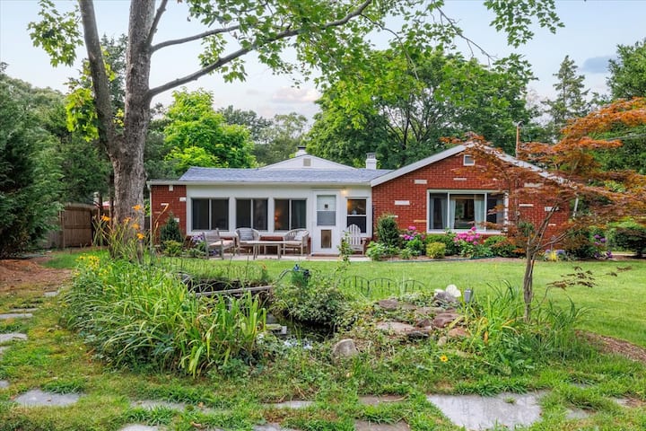 Floresta House ~ Charming, Cozy, Family Friendly! - Hamptons, NY