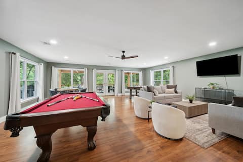 Stunning modern lakefront home, boat slip, pool ta
