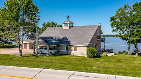 Stunning Views, Boat slip, Kids Haven, Pool Table