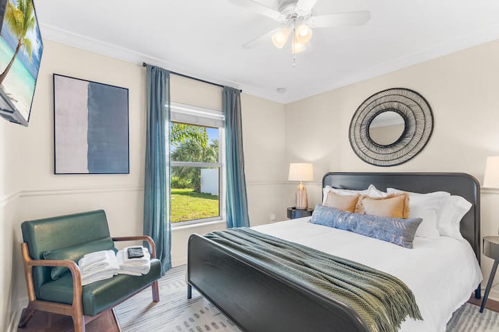 Our bedrooms, adorned with crisp, luxurious linens and plush pillows will ensure a restful night's sleep after a day of exploring the city!